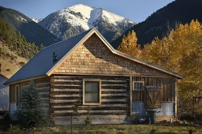 Cozy, Rustic Cabins near Chico Hot Springs & only 35 mins to YELLOWSTONE PARK!! Hotels near Chico Hot Springs