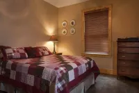 Luxury Creekside Lodge with Hot Tub & Game Room, Great for Large Groups!