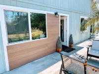 River Retreat Luxury King Studio with Jacuzzi bath, Kitchen, near river.