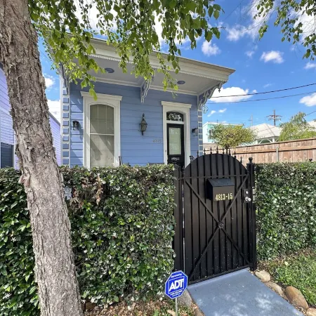 5BR Beautifully Restored Historic New Orleans Home-Privacy Gate & Screened Porch Отели рядом с достопримечательностью «Зоопарк «Одюбон»»