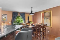 The King Ranch, Hot Tub, King Beds, Fireplace, Just outside of Traverse City