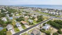 Short Walk to Beach - Hot Tub - Community Pool - YMCA Access - Family Friendly