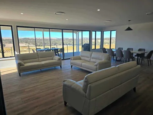 Neagles Retreat Villa 8-1 Bedroom Plus a Sofa Bed