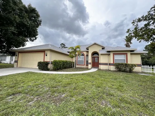 Cozy 4BR Home w/ Solar heated Pool, BBQ, & Bonfire