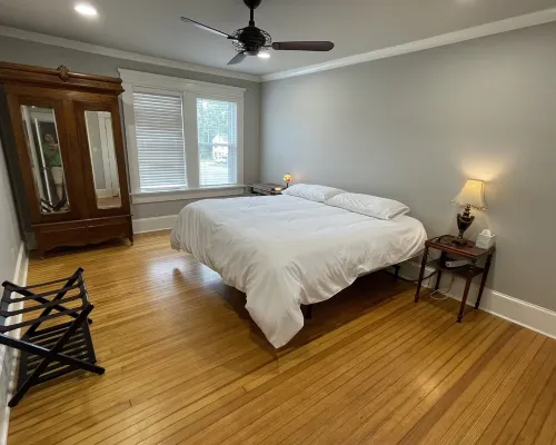Park Avenue Loft overlooking Parkerson Avenue Hotels in Crowley