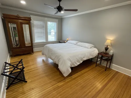 Park Avenue Loft overlooking Parkerson Avenue