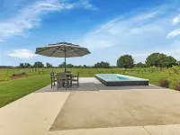 Florida Countryside Retreat-Charming 3-bedroom house with Jacuzzi and Spa pool! Hotels in DeSoto County