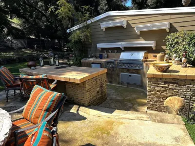 Private 1 Acre Resort, 1+Den with pool in Malibu Canyon minutes from the beach. Hotels near Malibu Creek State Park