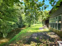 7. gorgeous creekfront lodge - 3つ星