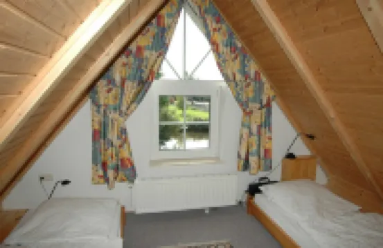 Vacation home directly on the river, close to the beach, WLAN, TV, 6 beds, own jetty