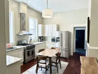 Large City Center House - 7 BEDS/2 BA w/ parking