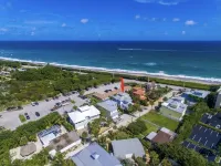 Panoramic ocean views steps away from Juno Beach!