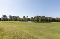 Relaxing 2BR 2BA Condo on Golf Course w/ balcony