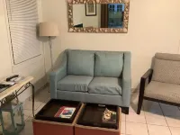 Uptown quiet cottage close to beaches, restaurant & shopping.