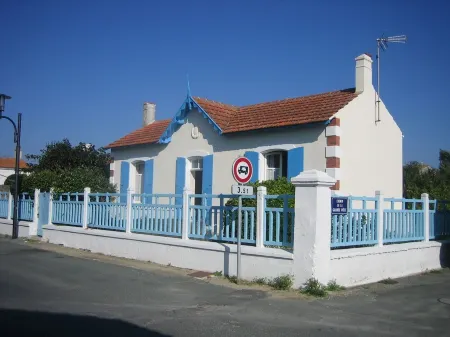 Beautiful house typical from Oleron Отели в г. Сен-Пьер-д'Олерон