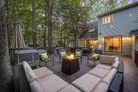 Modern Poconos Escape | Hot Tub | Fire Pit | Games!