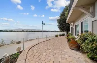 Luxury Lakefront Escape with Stunning Views at Sparks Marina