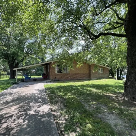 Mayberry’s Best! Peaceful, Bonus Room, Deck, Huge Yard, 5 min to downtown