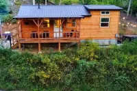 Peaceful Cabin in the Forest with Hot Tub & Views - Hill Haven