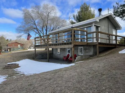 Cozy Cabin, View of Boyne Mountain! Skybridge, Snowboard, Ski, Golf, Bike, Hike!