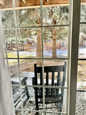 Comfy ski condo with convenient hot tub access.  Close to Beaver Creek and Vail! Отели в г. Эдвардс