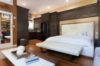 SECRET HIDEAWAY: LUXURY L.I. STUDIO W/PRIV. ENTRN Hoteles en Huntington