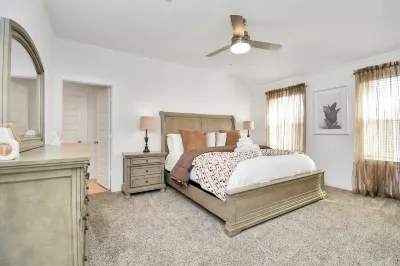 Rammies Exquisite Home With Pool Access Hotels near Cinco Ranch II Pavillion and Park at Spring Lake