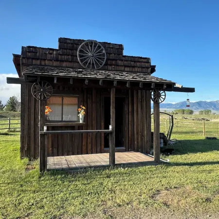 Cozy, Rustic, Country Cabin with Million Dollar Views of the Bridger Mountains.