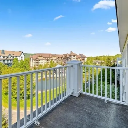 Beautifully renovated 2 bedroom condo in Stratton VT - walk to Village/Lifts!