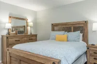 2BD 2BA WALK-IN CONDO INDOOR/OUTDOOR POOL HOT TUB