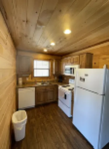 Lazy River Cabin on the edge of town only 1/2 mile from Current River !