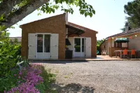 Gîte with Barbecue and Enclosed Terrace Close to Shops and Rivers