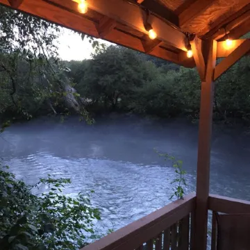 Tranquil Chalet - Nottely Riverfront, Starlink w/ Roku TV, Easy River Access