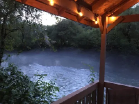 Tranquil Chalet - Nottely Riverfront, Starlink w/ Roku TV, Easy River Access