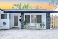 Casa Tropicana- Heated Pool, Game Room & Mins from Beach