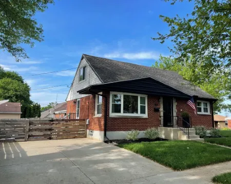 Charming 3-bedroom house with fenced yard in a quiet  neighborhood  Dog Friendly Hotels in Kettering