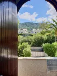 [SEA VIEW] On three floors with garden