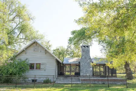 On the Beach, Teddy Roosevelt Stayed Here. Pet friendly, large fenced property