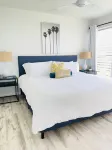 Oceanfront ground level recent remodel at Kona Isle