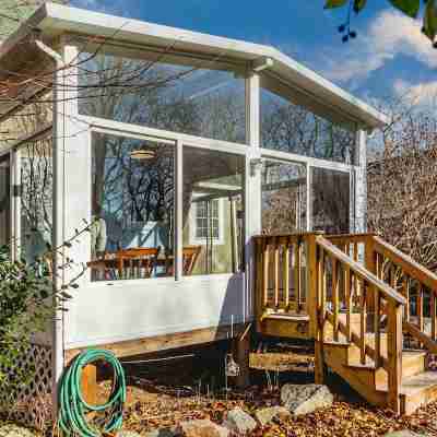 Antique Cottage RARE PRIVATE SAUNA Lighthouse Beach Nearby Trails Firepit Hotel Exterior
