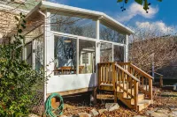 Antique Cottage RARE PRIVATE SAUNA Lighthouse Beach Nearby Trails Firepit