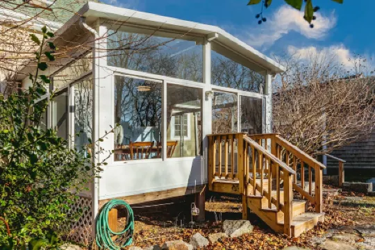 Antique Cottage RARE PRIVATE SAUNA Lighthouse Beach Nearby Trails Firepit