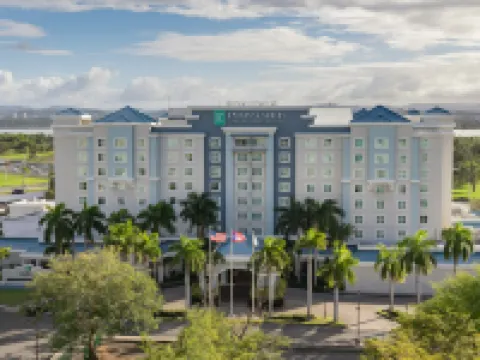 エンバシー スイーツ バイ ヒルトン サン フアン ホテル＆カジノ カロライナのホテル