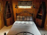 2 bedroom private custom built home with loft. Hotels in Jackman