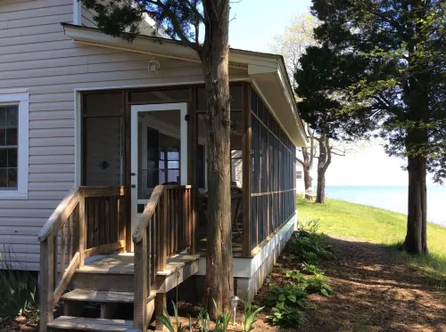 Waterfront Cottage On Candy Point:  Family-Friendly and Dog-Friendly!