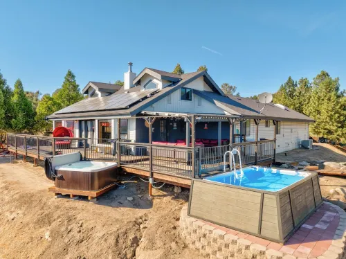 A cabin look house with Dome Room/Spa/Pool/View/Play Set/Game Room/FamilyFun