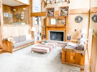 Forest Hideaway, 1 Min from Woodward, Sleeps 10 Hotels in Summit Park