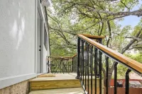 Casa Verde: A Studio Retreat 5 Minutes to Downtown