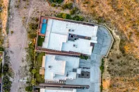 Private Franklin Hills Retreat