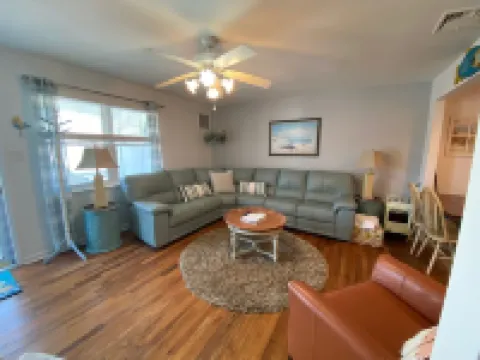Pet Friendly - Escape in Cape May! 6 Blocks to the Beach!